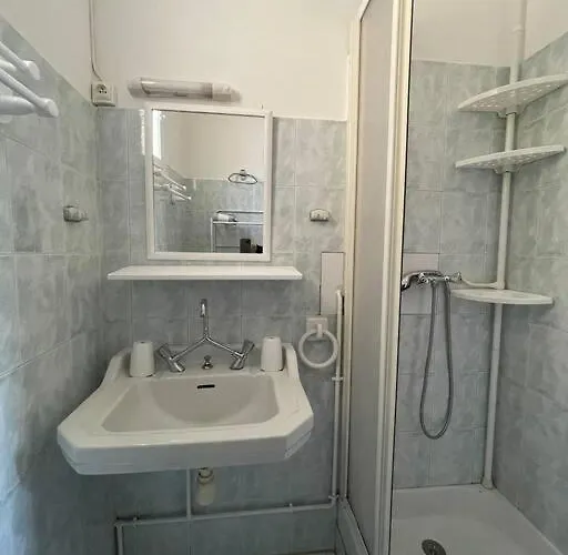 Apartment T2 Dans Le Vieil Antibes