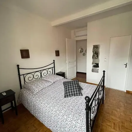 T2 Dans Le Vieil Appartement *